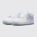 Nike Air Force 1 '07 White Pure Violet de Mujer zapatilla – vista tres cuartos del par