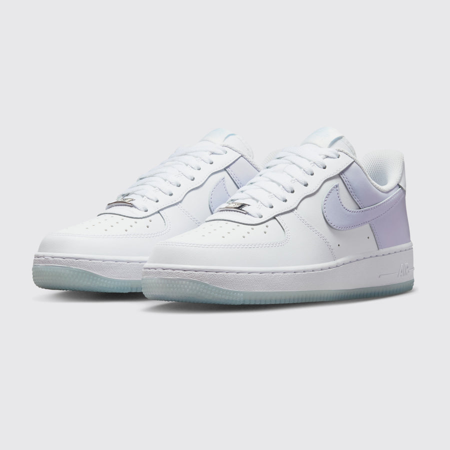 Nike Air Force 1 '07 White Pure Violet de Mujer zapatilla – vista tres cuartos del par