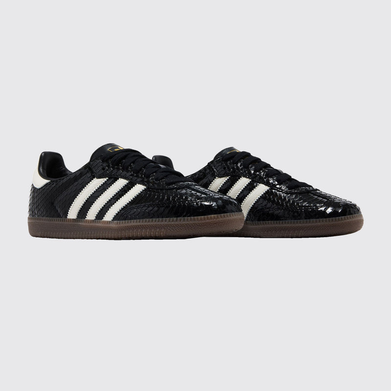 Adidas Samba Core Black Off White Gum de Mujer zapatilla – vista tres cuartos del par
