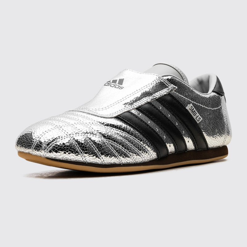 Adidas Taekwondo Silver Metallic Core Black Femme basket – vue avant trois-quarts