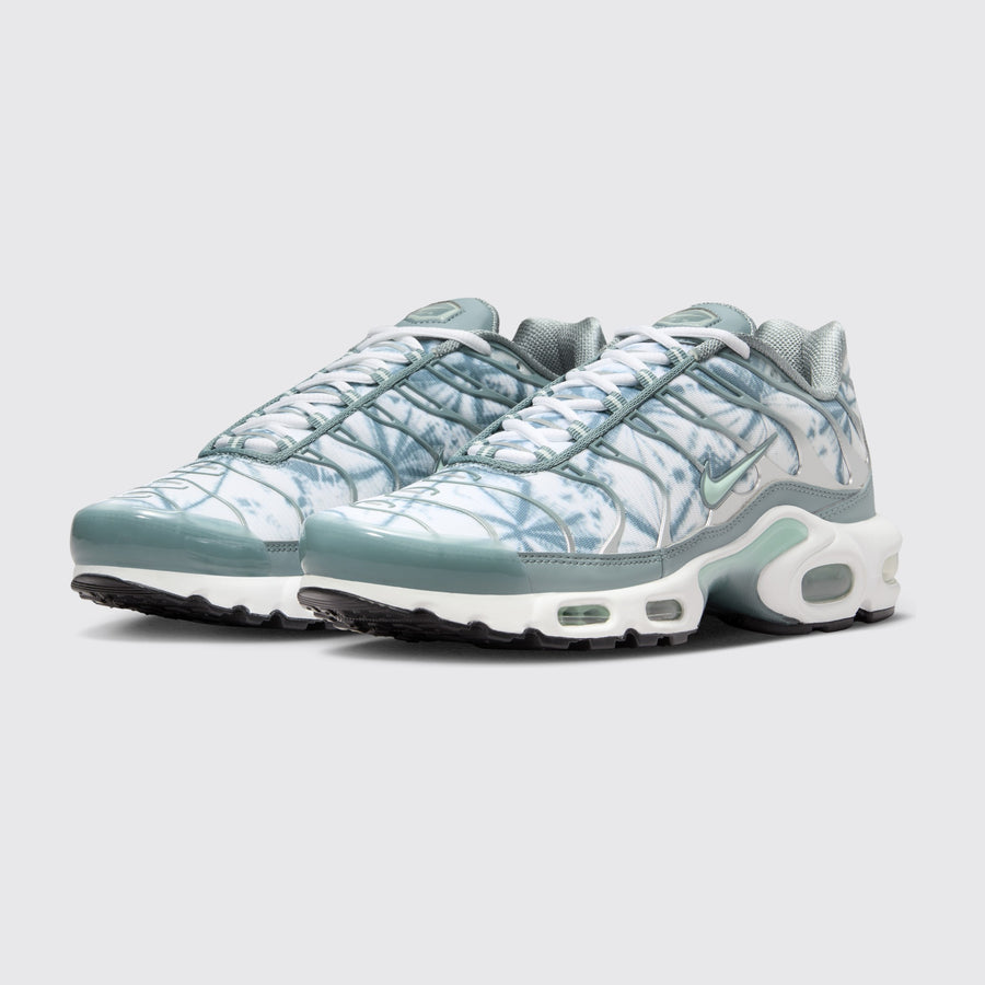 Nike Air Max Plus Waterway sneaker – three-quarter view of the pair