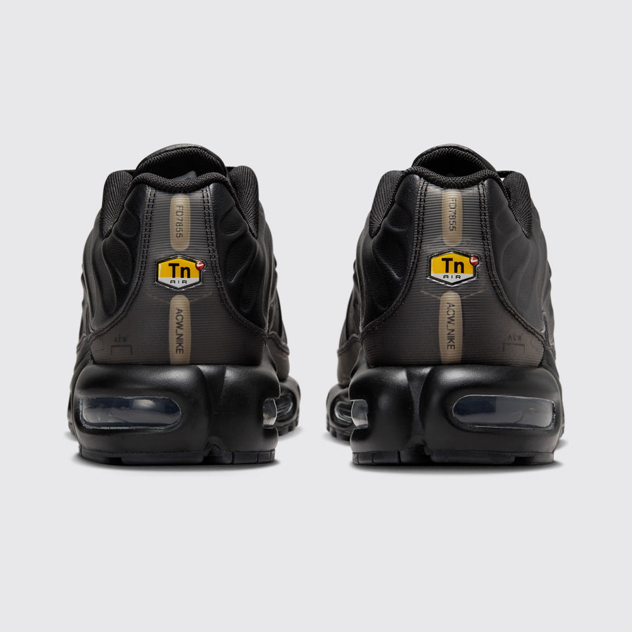 A-COLD-WALL* x Nike Air Max Plus Black sneaker – back view of the pair