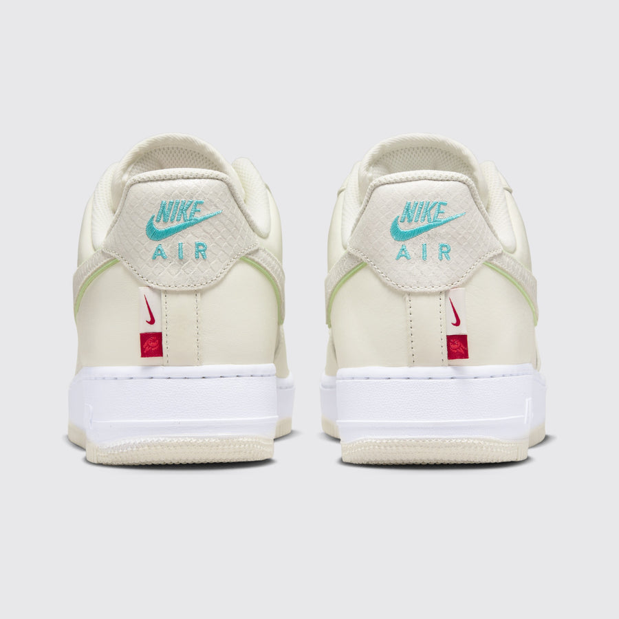 Nike Air Force 1 '07 Year of the Dragon Sneaker – Rückansicht des Paares