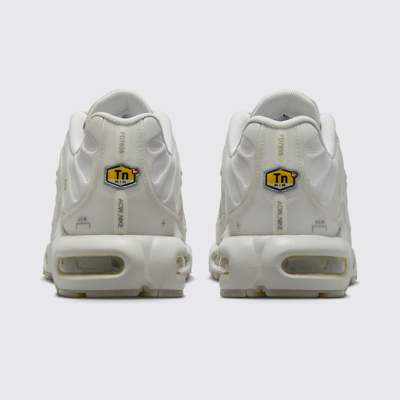 A-COLD-WALL* x Nike Air Max Plus Platinum Tint sapatilha – vista traseira do par