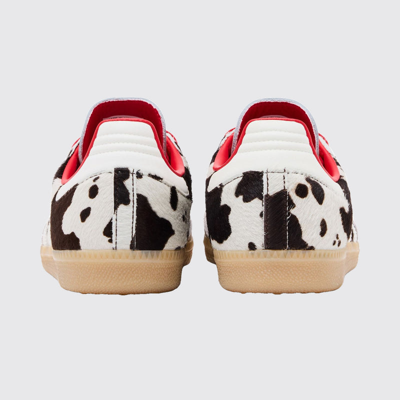 Adidas Samba OG Cow Print Aurora Coffee de Mujer zapatilla – vista trasera del par