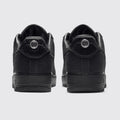 Stüssy x Nike Air Force 1 Low Triple Black Sneaker – Rückansicht des Paares