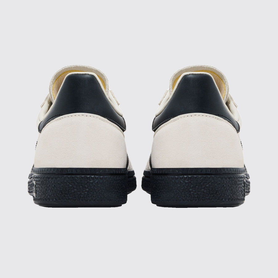 Adidas Handball Spezial Aluminium Core Black Gold sapatilha – vista traseira do par