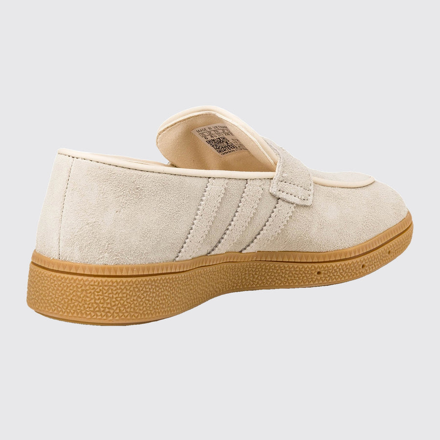 Adidas Handball Spezial Loafer Wonder White Gum sapatilha – vista frontal a três quartos