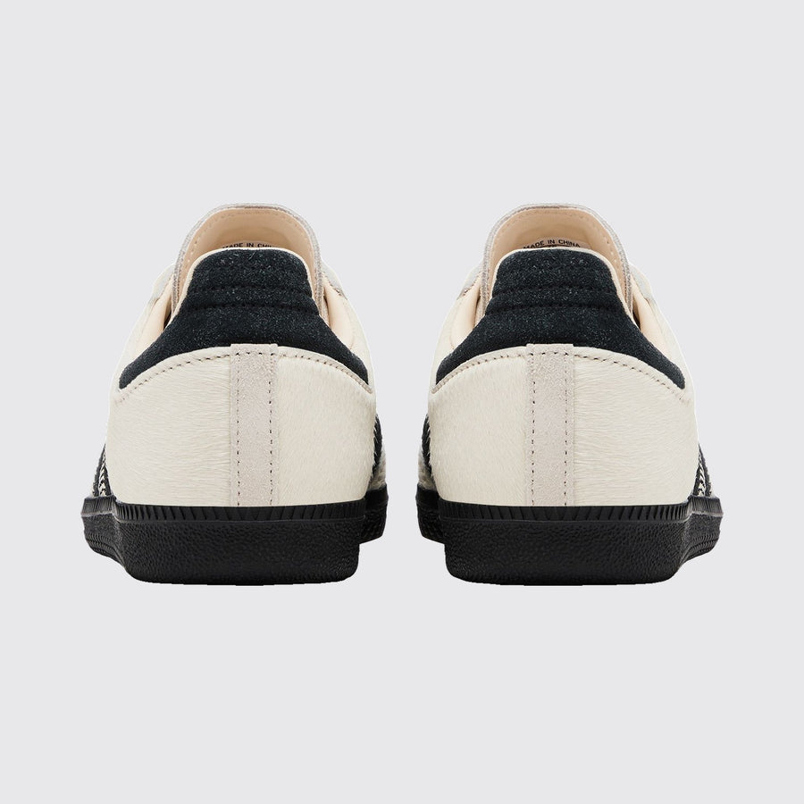 Adidas Samba OG Pony Hair Wonder White de Mujer zapatilla – vista trasera del par