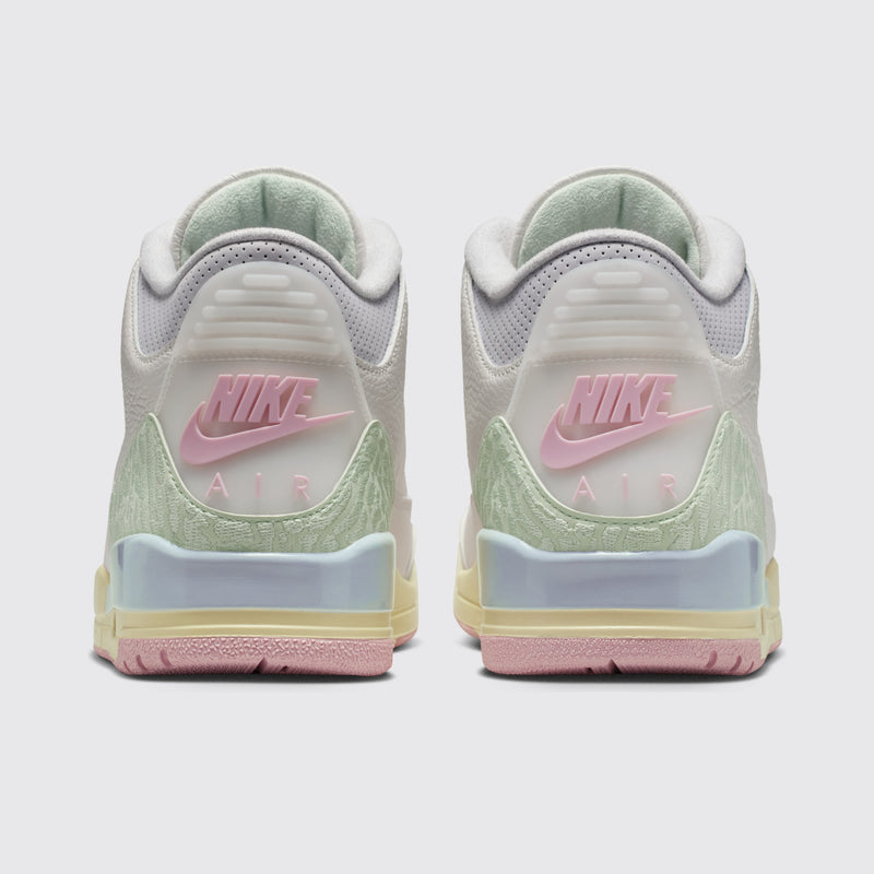 Air Jordan 3 Sail and Jade Aura Sneaker – Rückansicht des Paares