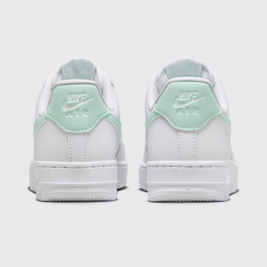 Nike Air Force 1 '07 Jade Ice Femme basket – vue arrière de la paire