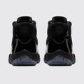 Air Jordan 11 Cap and Gown Sneaker – Rückansicht des Paares