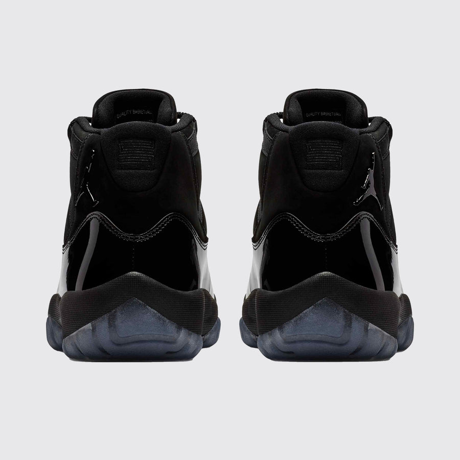 Air Jordan 11 Cap and Gown Sneaker – Rückansicht des Paares