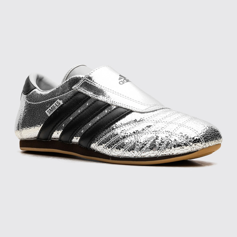 Adidas Taekwondo Silver Metallic Core Black Femme basket – vue avant trois-quarts