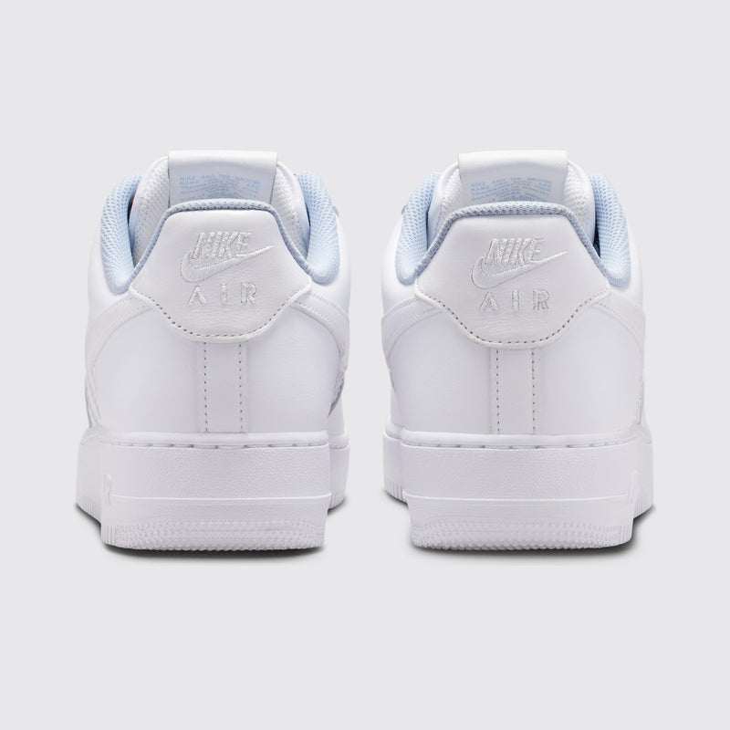 Nike Air Force 1 '07 LV8 White Metallic Silver zapatilla – vista trasera del par