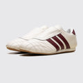 Adidas Taekwondo Off White Noble Maroon Damen Sneaker – Dreiviertelansicht des Paares