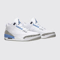 Air Jordan 3 UNC zapatilla – vista tres cuartos del par