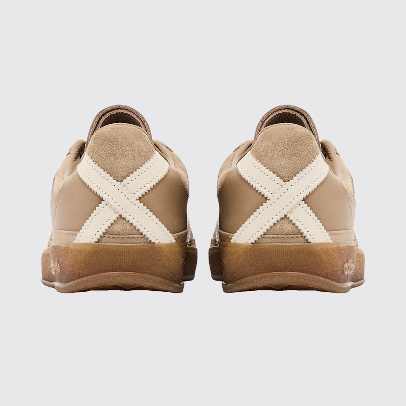Bad Bunny x Messi x Adidas Gazelle Indoor La Voz De Los Fans zapatilla – vista trasera del par