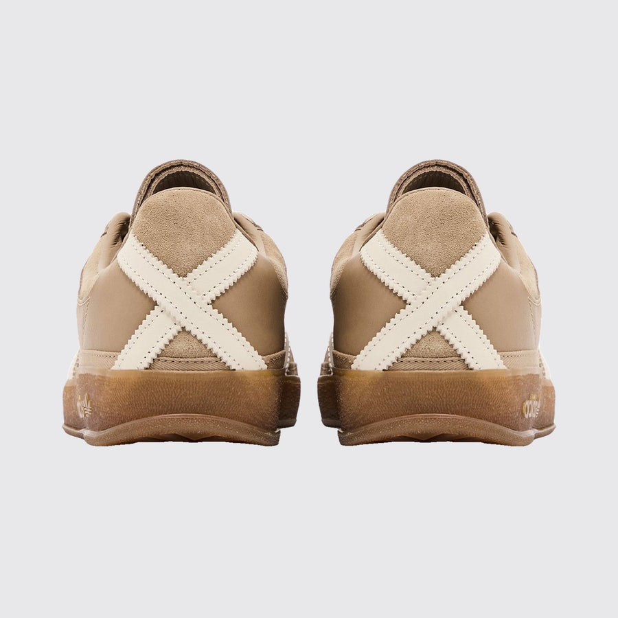 Bad Bunny x Messi x Adidas Gazelle Indoor La Voz De Los Fans zapatilla – vista trasera del par