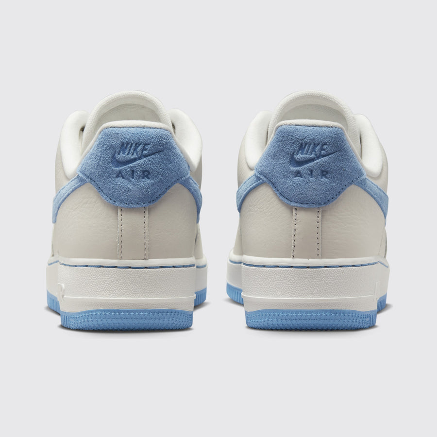 Nike Air Force 1 LXX University Blue Damen Sneaker – Rückansicht des Paares