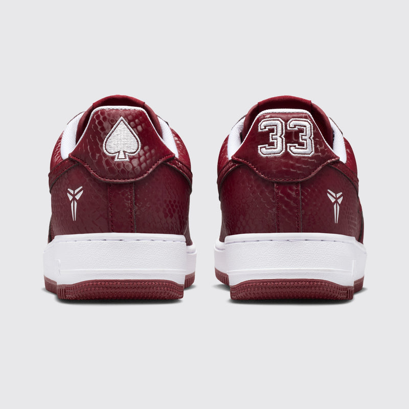 Kobe x Nike Air Force 1 Low Lower Merion Away sapatilha – vista traseira do par