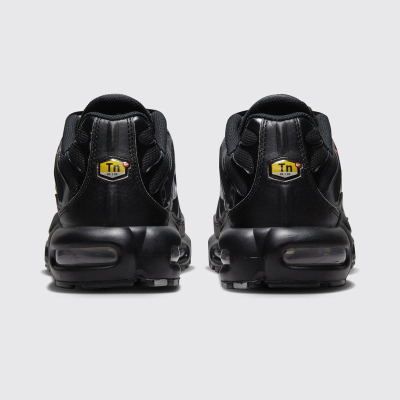 Nike Air Max Plus Multi Swoosh Black Crimson Sneaker – Rückansicht des Paares