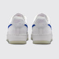 Nike Air Force 1 '07 LV8 Summit White Old Royal de Mujer zapatilla – vista trasera del par
