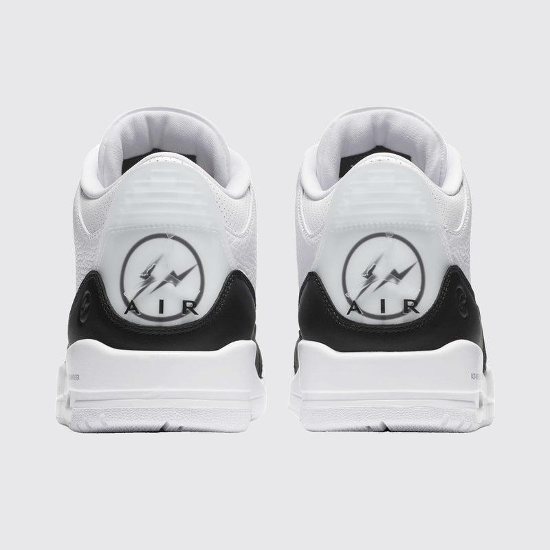 Fragment x Air Jordan 3 White sapatilha – vista traseira do par