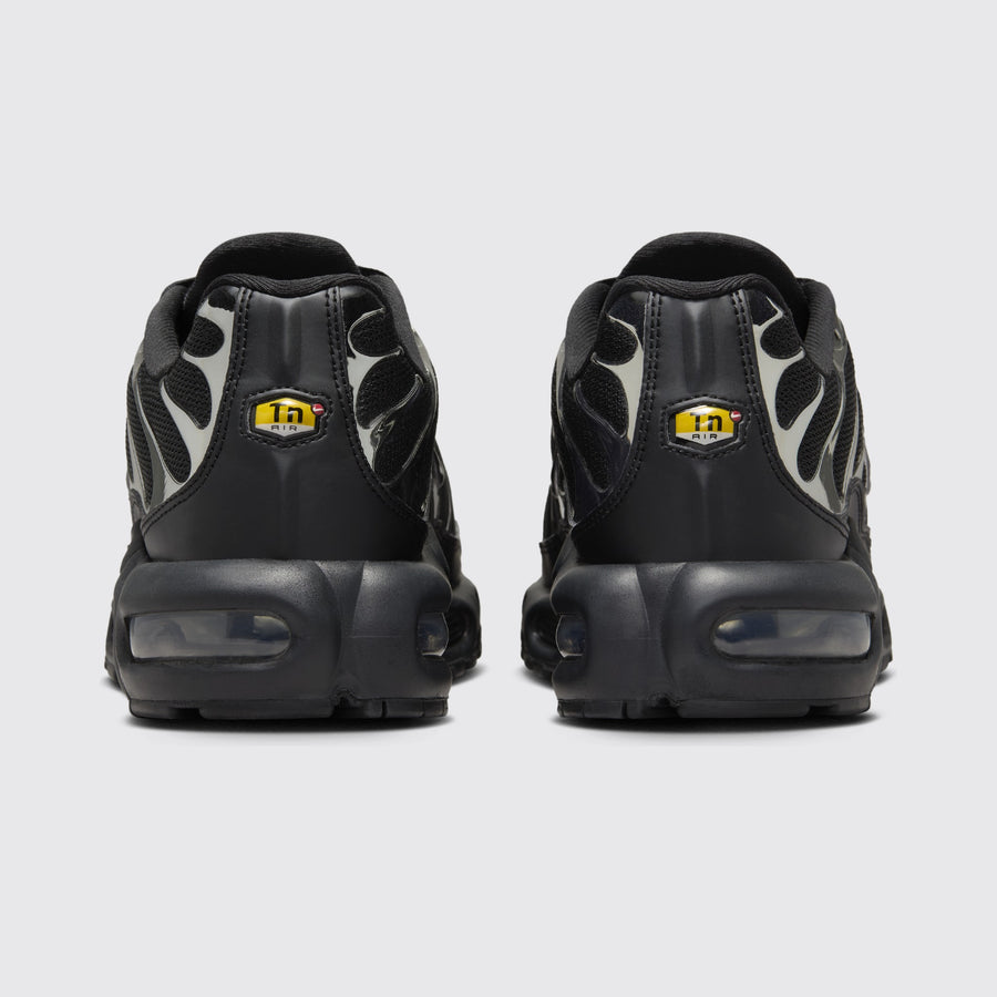 Nike Air Max Plus SE Black Metallic Silver Damen Sneaker – Rückansicht des Paares