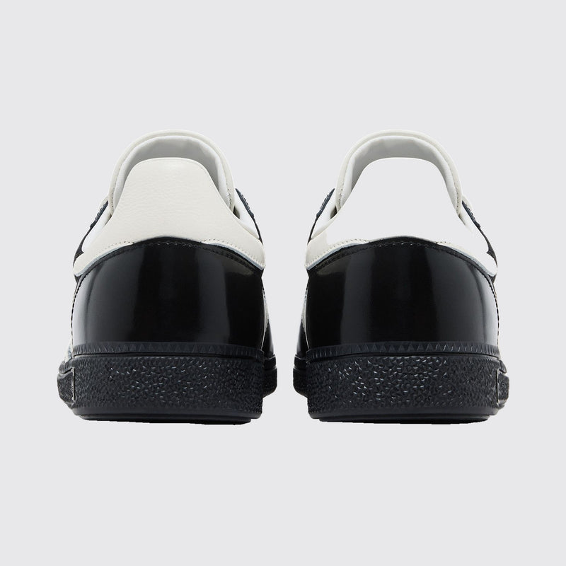 Adidas Handball Spezial Core Black Gold Metallic Sneaker – Rückansicht des Paares