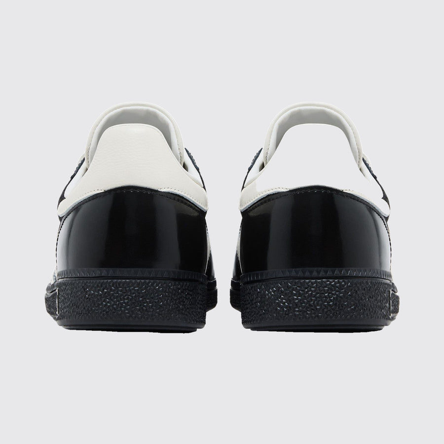 Adidas Handball Spezial Core Black Gold Metallic Sneaker – Rückansicht des Paares