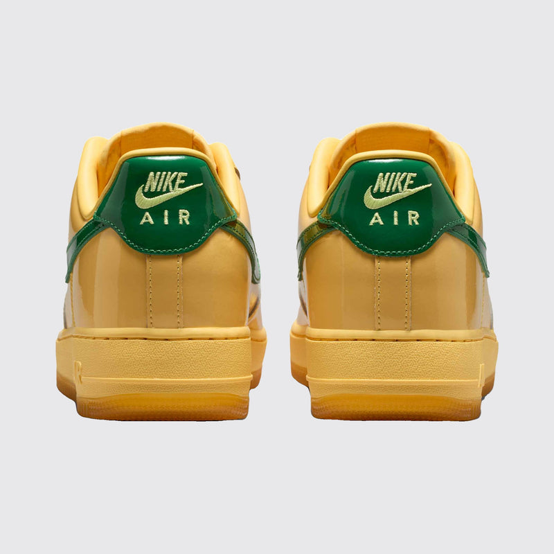 Nike Air Force 1 Low Topaz Gold Pine Green zapatilla – vista trasera del par