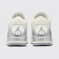 Air Jordan 3 Sail Metallic Silver de Mujer zapatilla – vista trasera del par