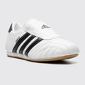 Adidas Taekwondo Cloud White Core Black de Mulher sapatilha – vista frontal a três quartos