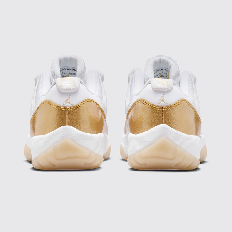 Air Jordan 11 Low Mother's Day Femme basket – vue arrière de la paire