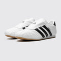 Adidas Taekwondo Cloud White Core Black de Mulher sapatilha – vista a três quartos do par