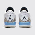Air Jordan 3 UNC zapatilla – vista trasera del par