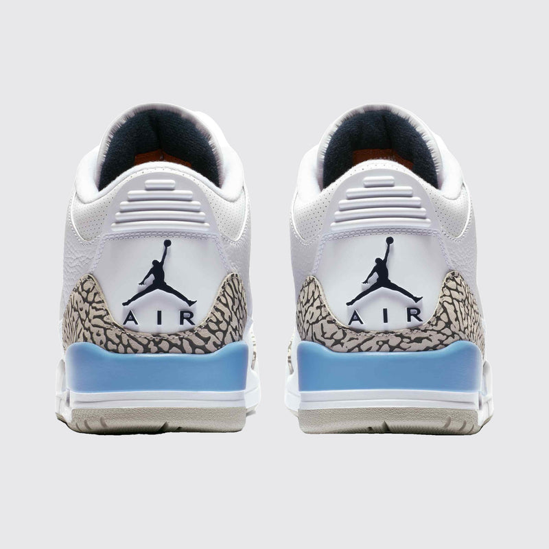 Air Jordan 3 UNC zapatilla – vista trasera del par