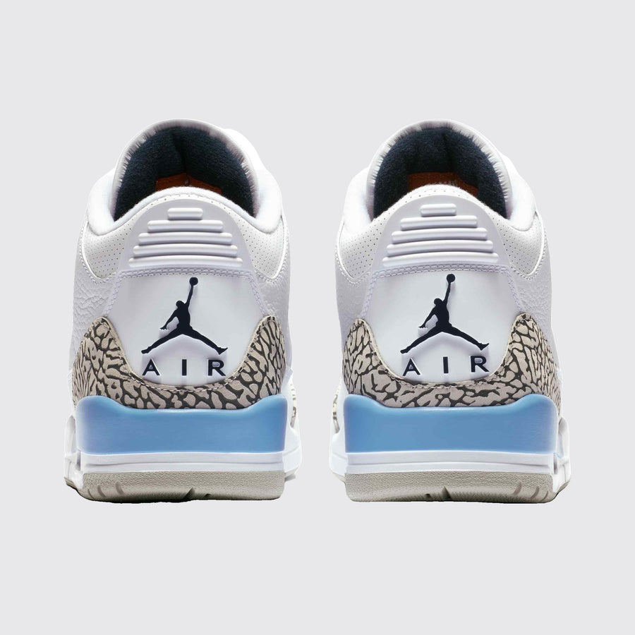 Air Jordan 3 UNC zapatilla – vista trasera del par