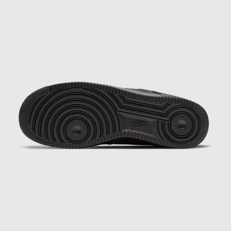 Stüssy x Nike Air Force 1 Low Triple Black Sneaker – Ansicht der Laufsohle