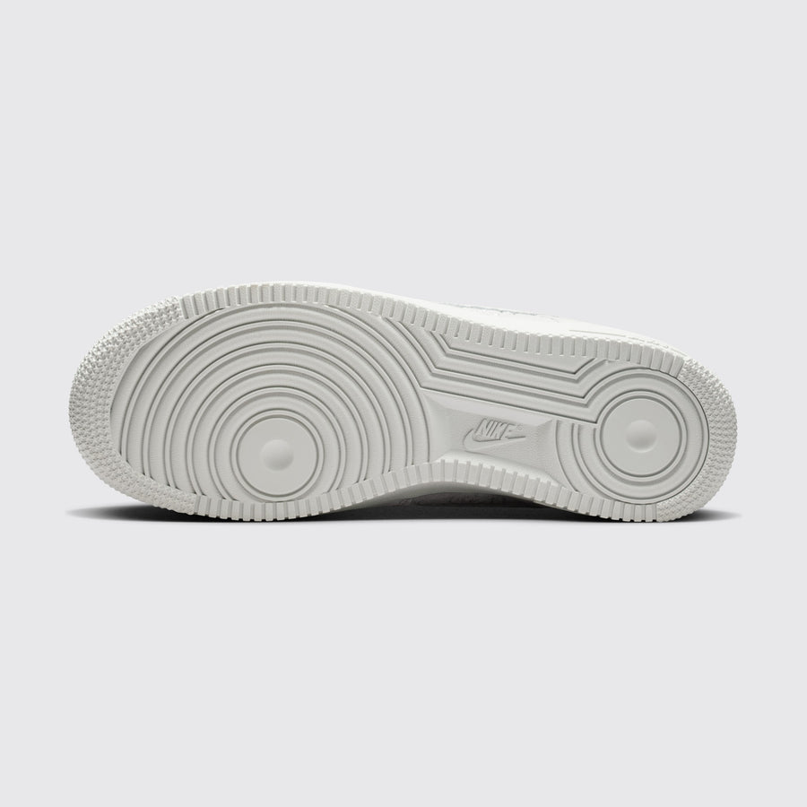 Nike Air Force 1 '07 Premium Grey Fog Femme basket – vue de la semelle