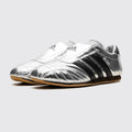 Adidas Taekwondo Silver Metallic Core Black Femme basket – vue trois-quarts de la paire