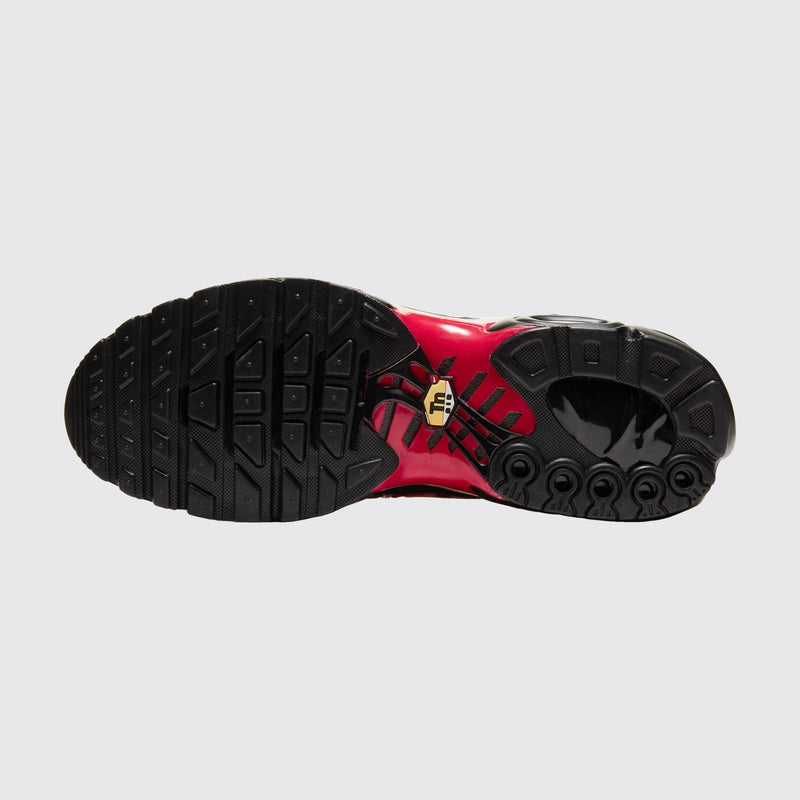 Supreme x Nike Air Max Plus Fire Pink sneaker – outsole view