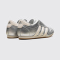 Adidas Taekwondo Silver Metallic Off White Damen Sneaker – Rückansicht des Paares