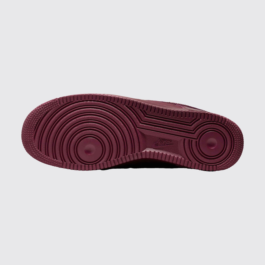 Central Cee x Nike Air Force 1 '07 Dark Beetroot zapatilla – vista de la suela
