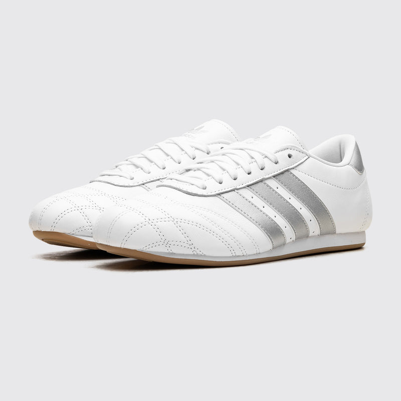 Adidas Taekwondo Lace Cloud White Silver Metallic de Mulher sapatilha – vista a três quartos do par