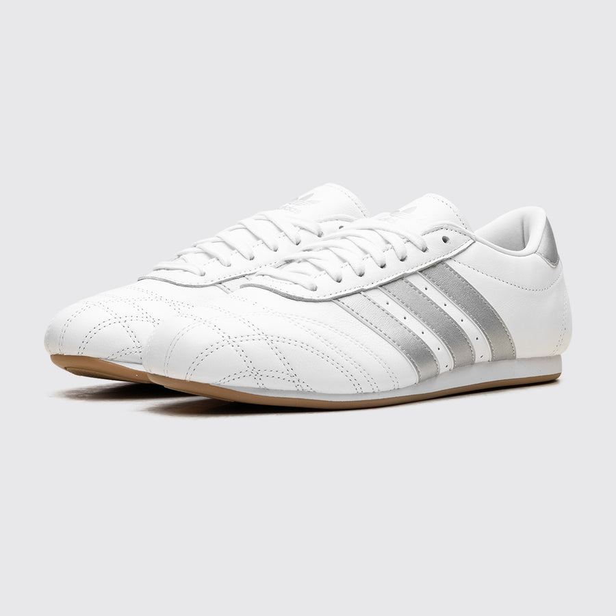 Adidas Taekwondo Lace Cloud White Silver Metallic de Mulher sapatilha – vista a três quartos do par