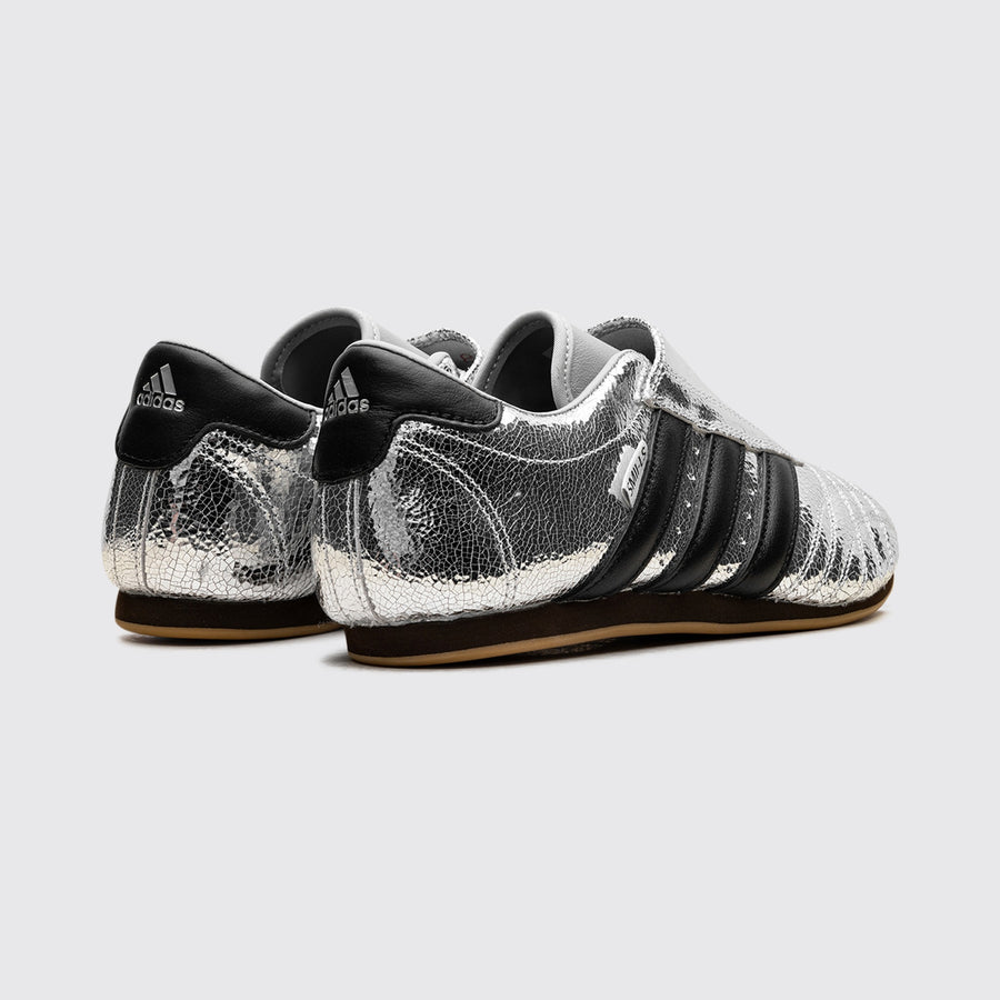 Adidas Taekwondo Silver Metallic Core Black Femme basket – vue arrière de la paire