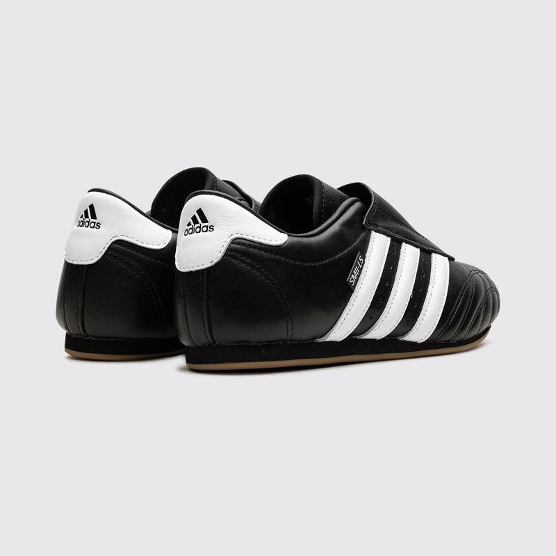 Adidas Taekwondo Core Black Cloud White de Mulher sapatilha – vista traseira do par