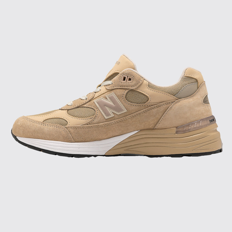 New Balance 992 Tan sneaker – side view